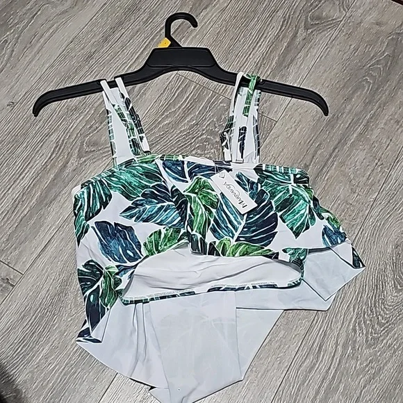 Nwt super cute bathing suit top - Picture 4 of 4